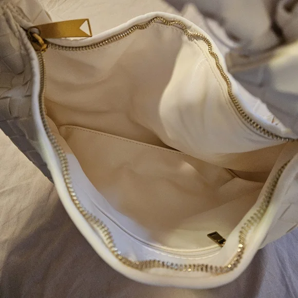 White purse - Picture 3 of 4